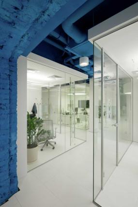 现代简约风格办公室隔断效果图
