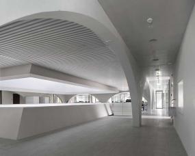 小型办公室装修风格专业办公室隔断装修