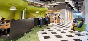 大型办公室装潢玻璃隔断墙效果图