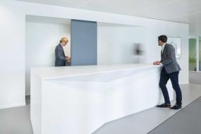 现代办公室玻璃隔断墙装修效果图片欣赏