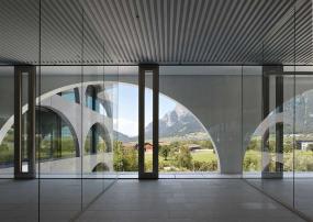 小型办公室装修风格专业办公室隔断效果