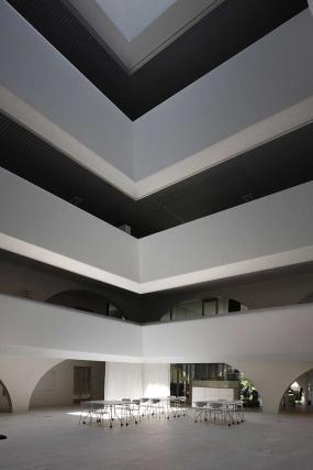 小型办公室装修风格专业办公室隔断图片大全