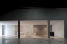 现代风格办公室低隔断