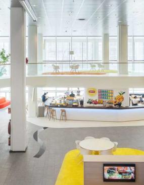 现代风格办公室低隔断图片