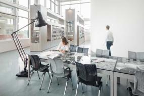 现代简约黑白风格办公室隔断图片