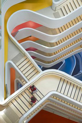 现代办公室装饰隔断效果图