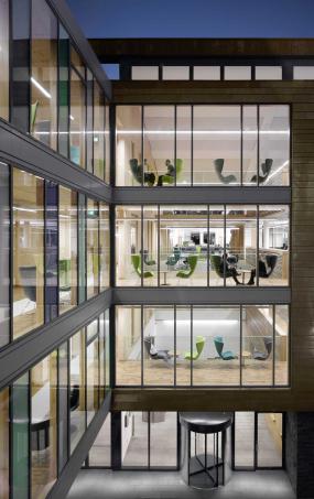 大型办公室刚装修吊顶效果图