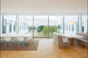 简单办公室室内低隔断装修图片