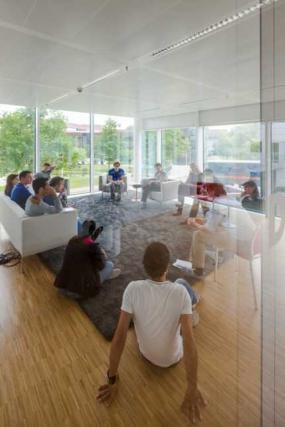 简单办公室低隔断设计效果图欣赏