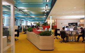 普通办公室隔断装修效果图