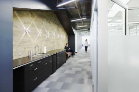 现代办公室玻璃隔断设计效果图片