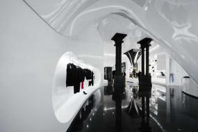 女服装店室内隔断帘装修效果图片