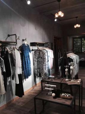 loft风格女服装店装修图