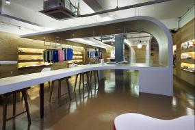 女服装店石膏板吊顶装修效果图