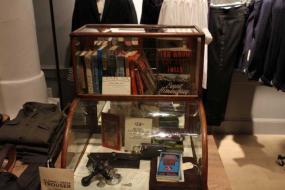 男服装店休闲装陈列装修效果图