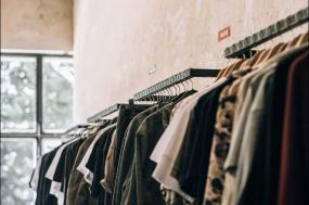 男服装店鞋店货架装修效果图