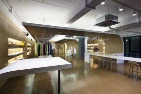 最新现代风格女服装店装修效果图