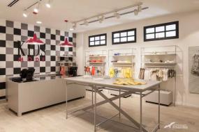 小型童装店装修设计效果图