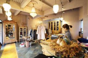 女装服装店圣诞店面装饰装修效果图