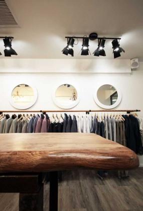 时尚现代风格女装服装店