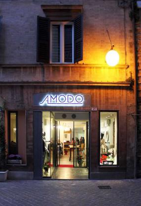 简约欧式风格女装服装店