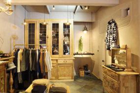 女装服装店货柜效果图