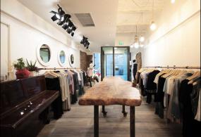 现代风格潮流女装服装店