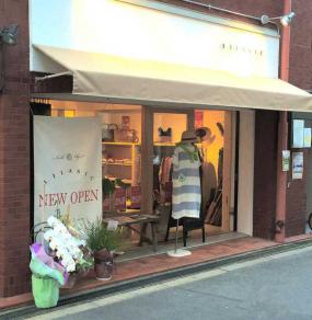 女装服装店木地板装修图