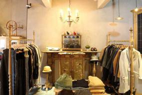 小型服装店女装服装店装修实景图