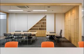 现代简约风格办公室简装修图片