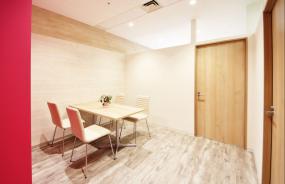 现代简约风格小办公室设计图