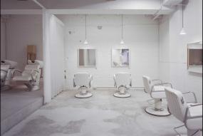 高档美发店泛白色地砖装修效果图片