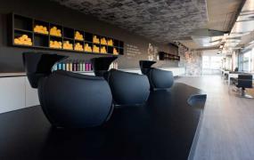 白色简约高档美发店装修效果图