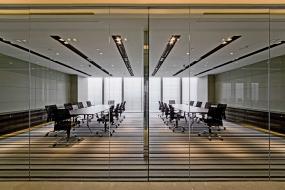 简约日式风格小型会议室布置实景图