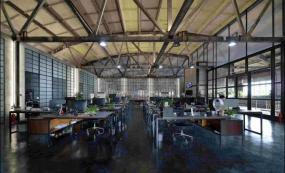 小型员工办公室室内摆设装修图片