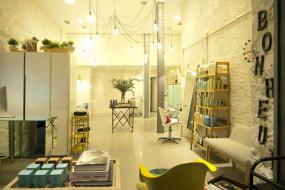 现代美发店室内装饰效果图片欣赏