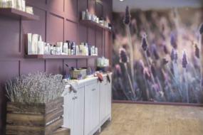 美容医院简单吊顶装修效果图