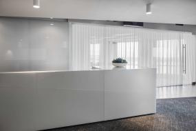 小型办公室装潢窗帘效果图