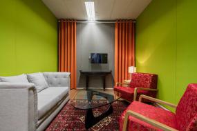 办公室褐色窗帘装修效果图片