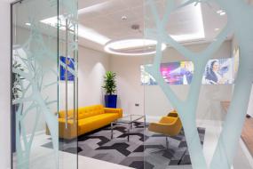 现代小办公室办公玻璃隔断装修效果图片