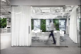 黑白风格办公室窗帘装修效果图