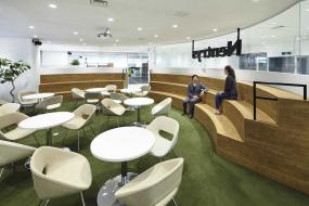 现代个性办公室办公桌植物装饰效果图