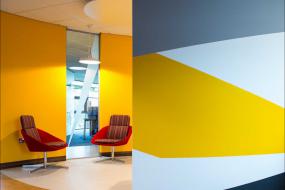 小办公室设计褐色墙面装修效果图片