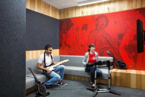 现代办公室室内集成吊顶灯装修效果图片