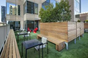 办公室办公桌植物装修设计效果图