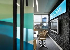 简约公司会议室隔断设计图片