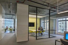 现代办公室玻璃墙面装饰装修效果图片