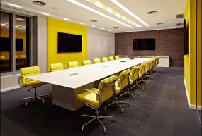 会议室隔断黄色门装修效果图片