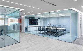 企业会议室装隔断装修效果图