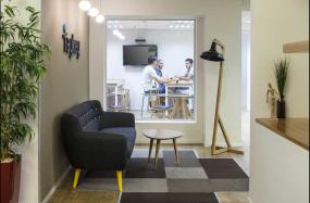 中会议室隔断门装修效果图